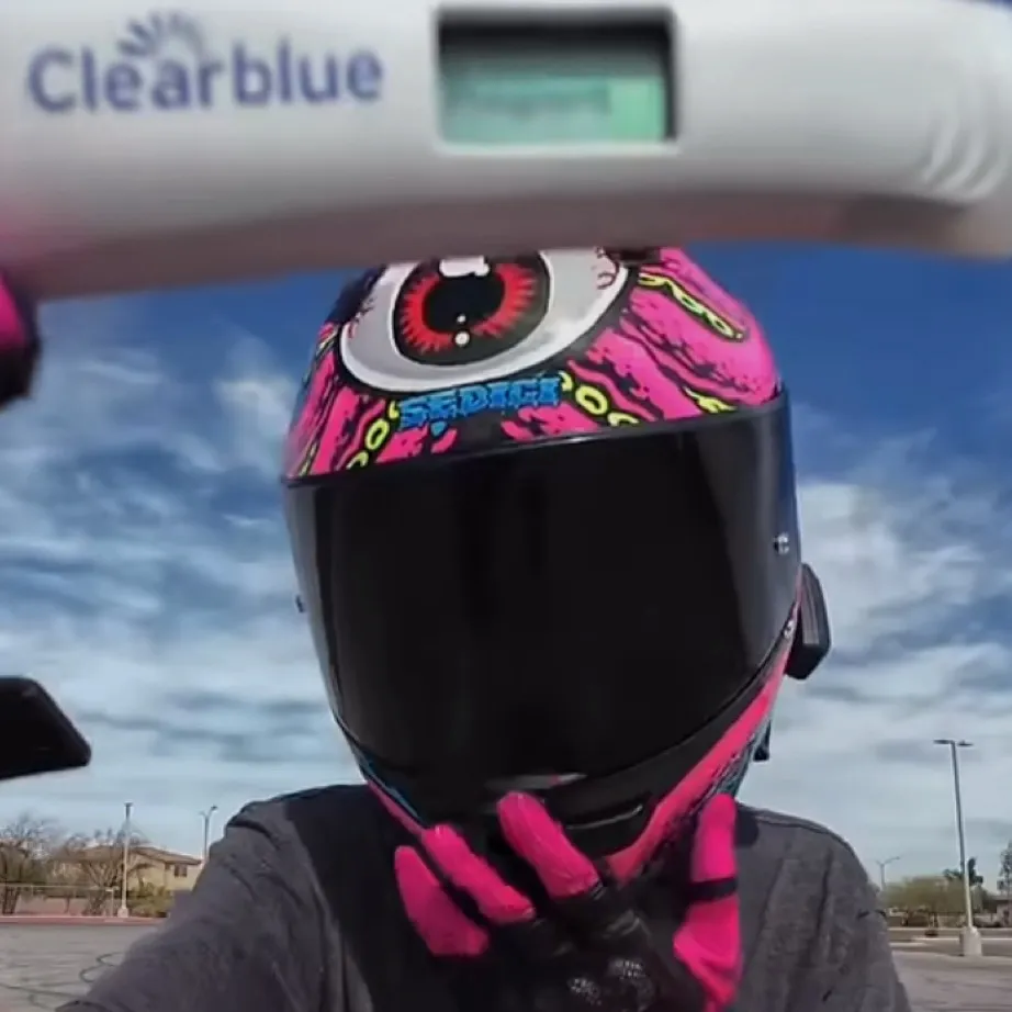 chat with ai character: Maddy