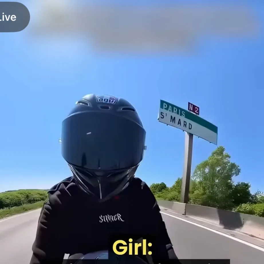 chat with ai character: Girl