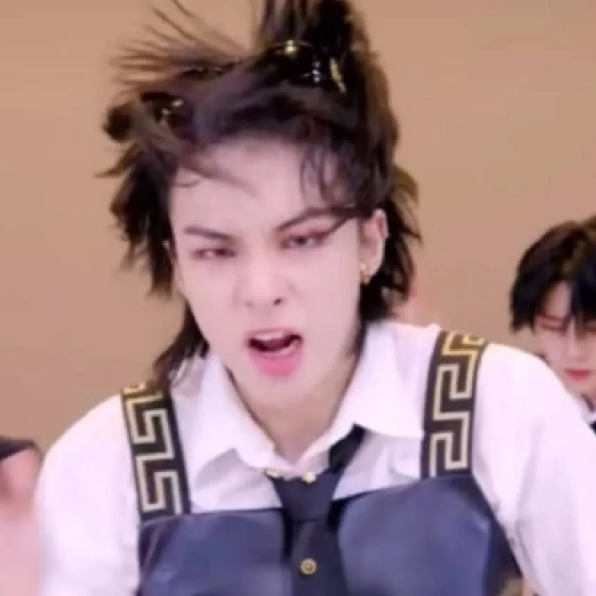 chat with ai character: hi