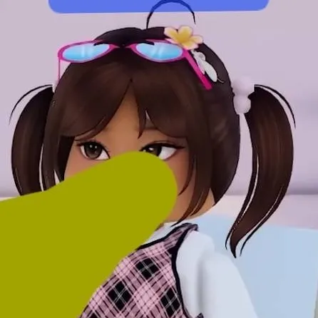 chat with ai character: big nose lucy 