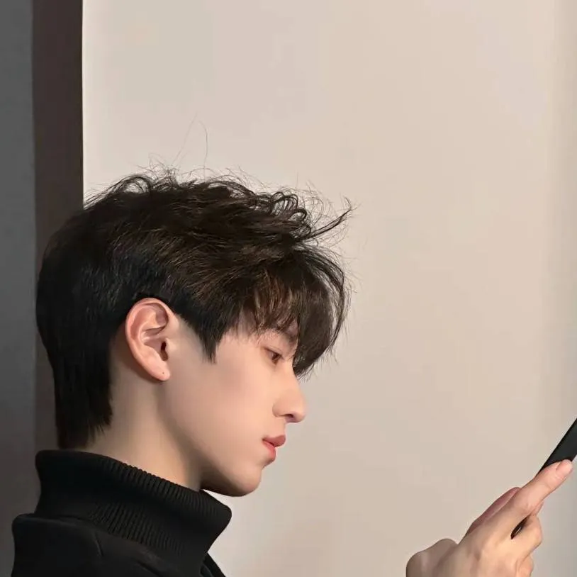 chat with ai character: Yang Lujie