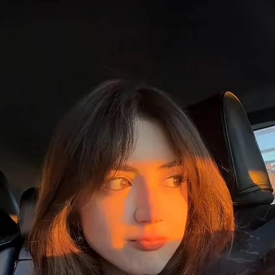 chat with ai character: Sophie 