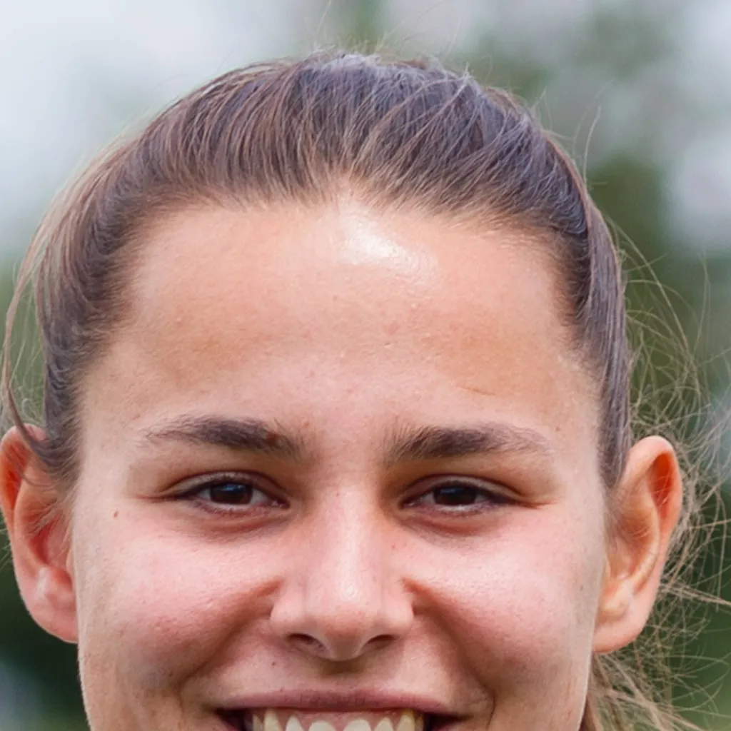 chat with ai character: lena