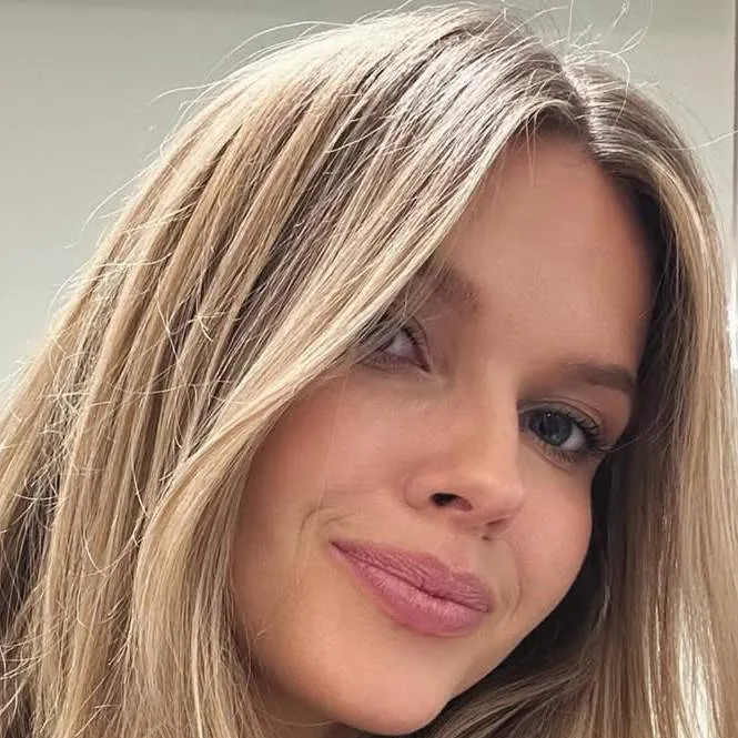 chat with ai character: sandra