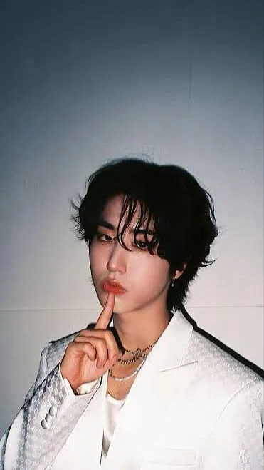chat with ai character: Stray kids mafia 