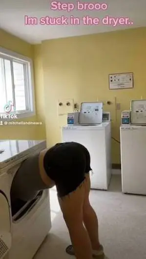 ai character: stepsister stuck background