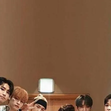 chat with ai character: stray kids trip