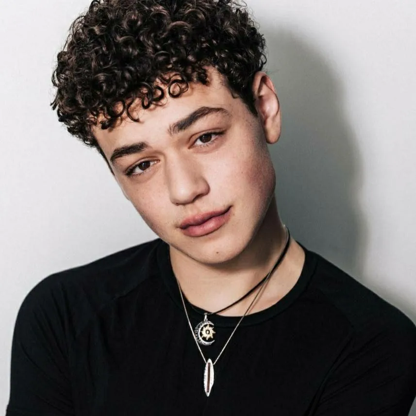 chat with ai character: Leo 