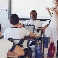 chat with ai character: clase :v