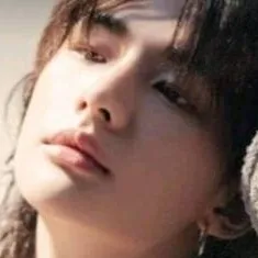 chat with ai character: ⛓️Hyunjin⛓️