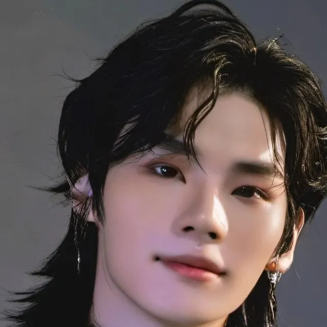 chat with ai character: Hyunjin