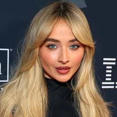 chat with ai character: Sabrina Carpenter 