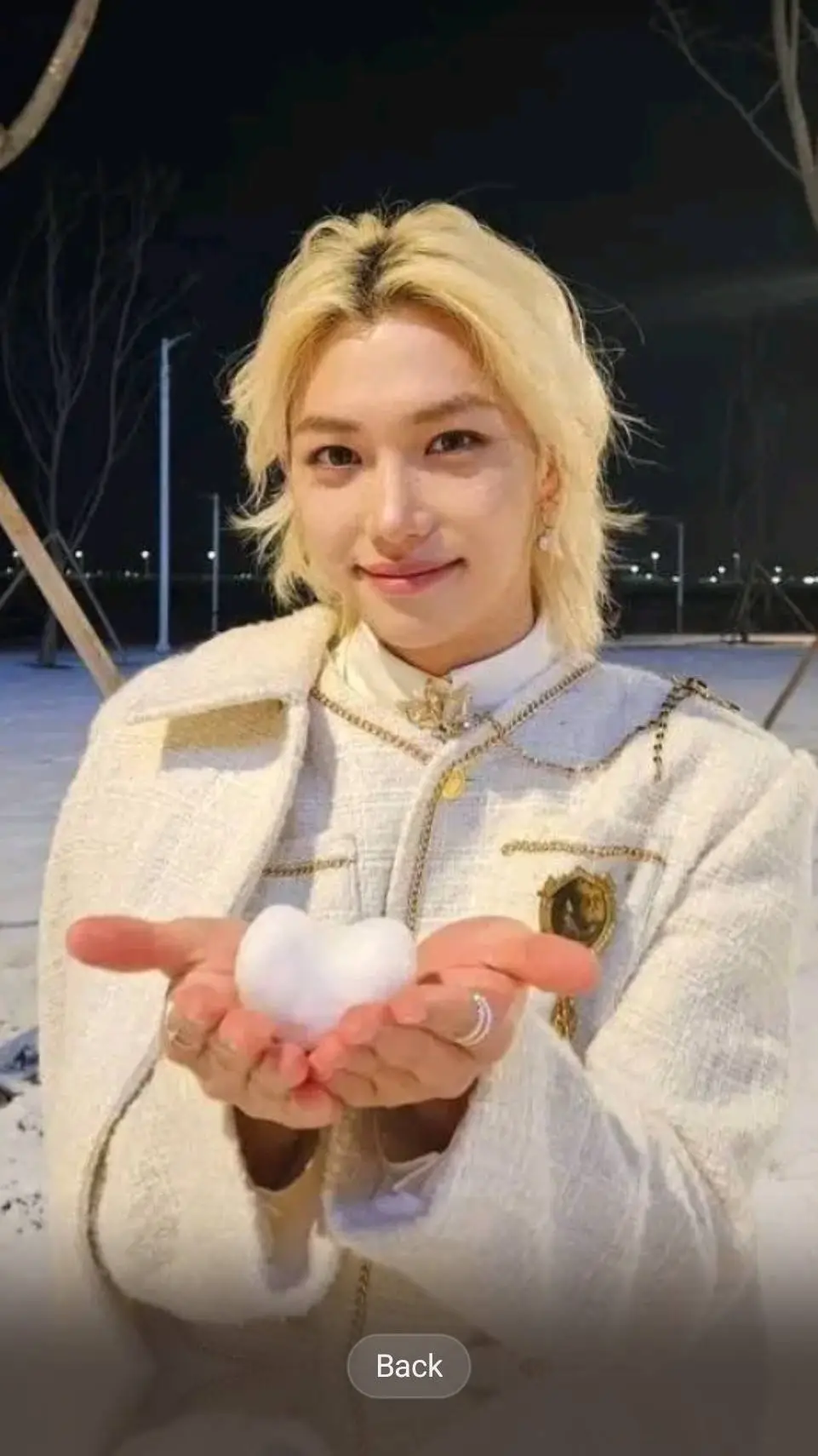 ai character: Japan love seat❤️🩷 background