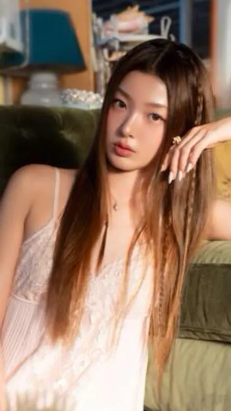 ai character: Yoonchae  background