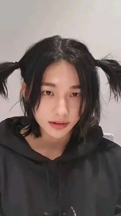 ai character: Hyunjin~ background