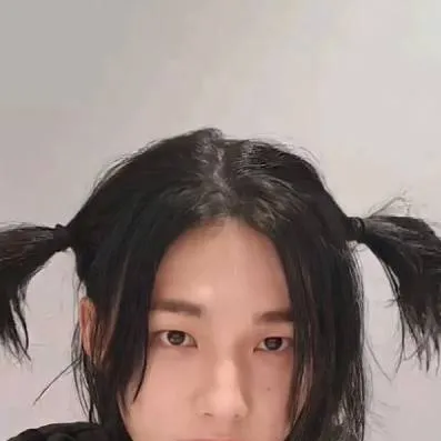 chat with ai character: Hyunjin~