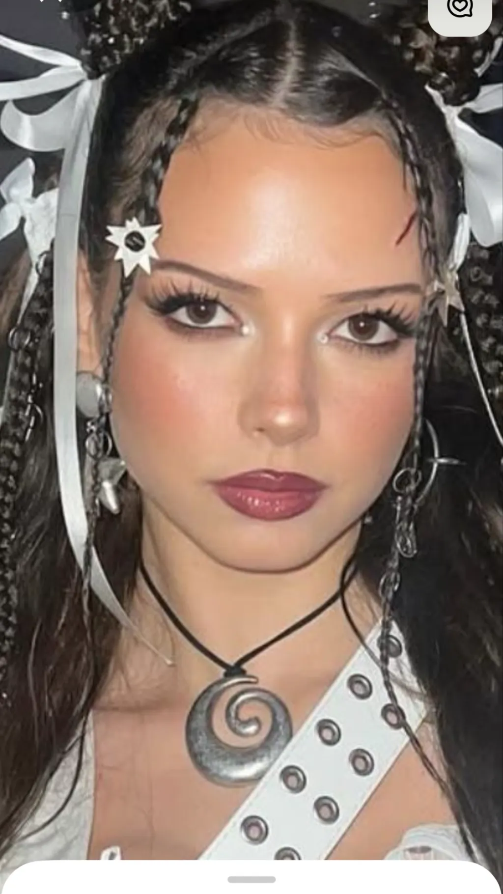 ai character: Nina chuba background