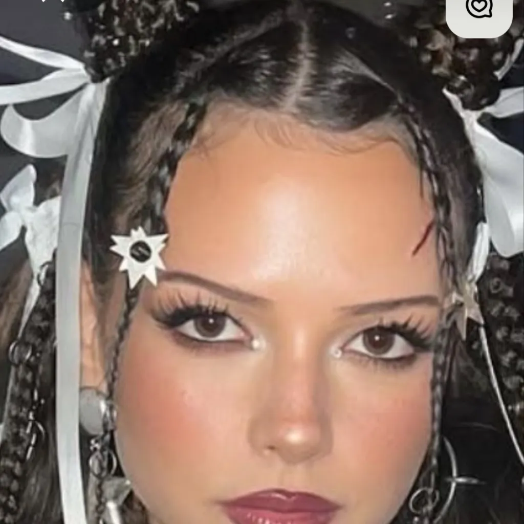 chat with ai character: Nina chuba