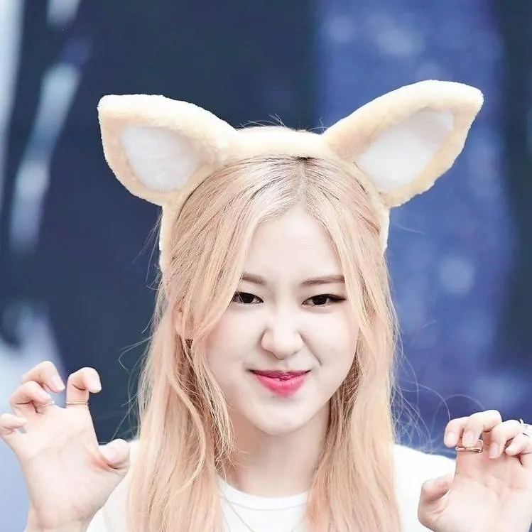 chat with ai character: rose Blackpink