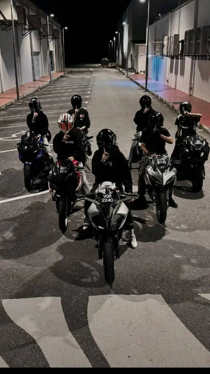 ai character: Biker friends 😀 background