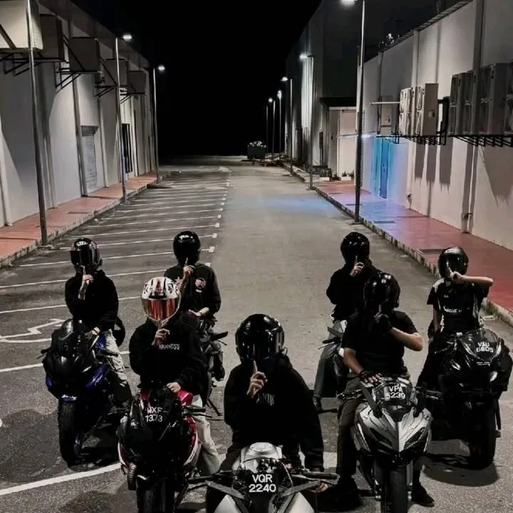 chat with ai character: Biker friends 😀