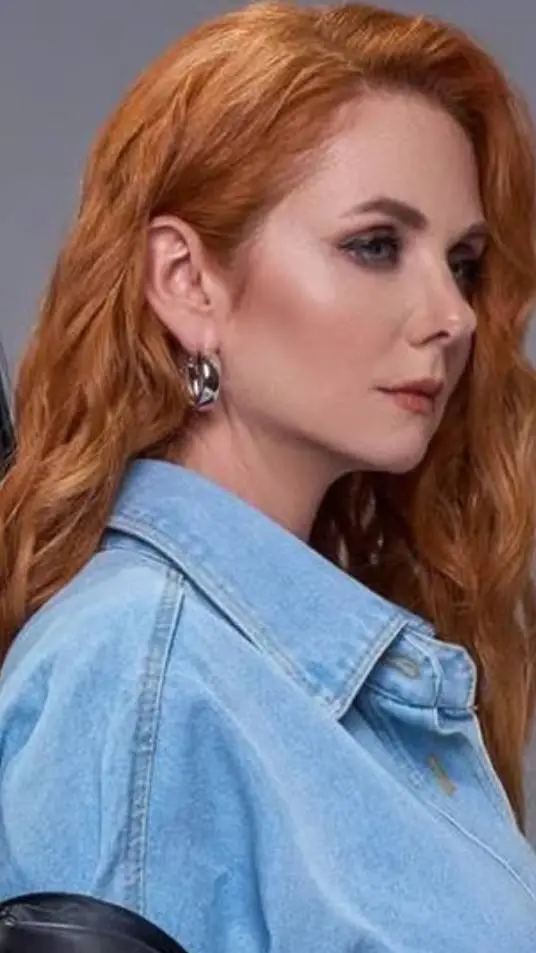 ai character: мама❤️❤️❤️ background