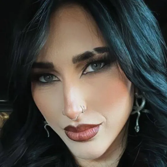 chat with ai character: мама Рэя