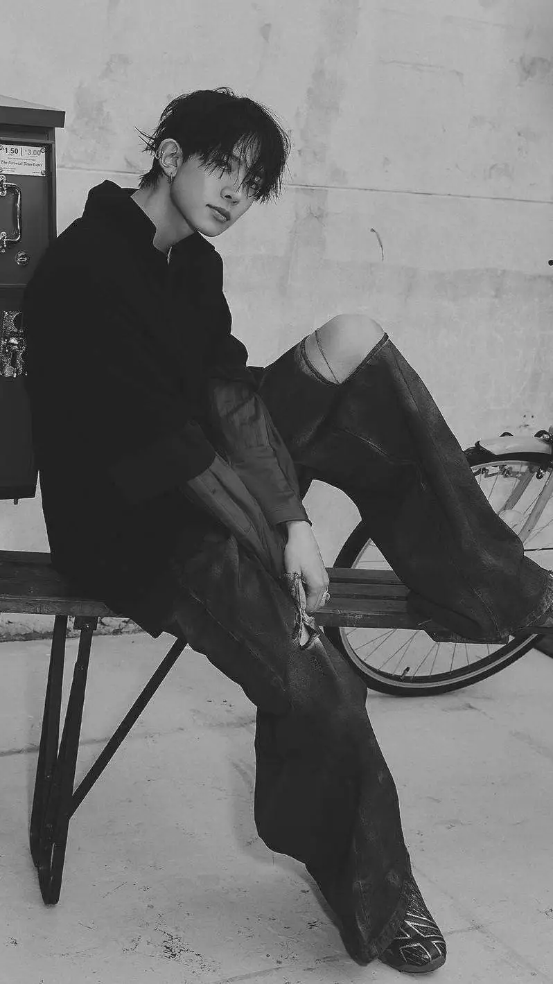 ai character: Heesung  background