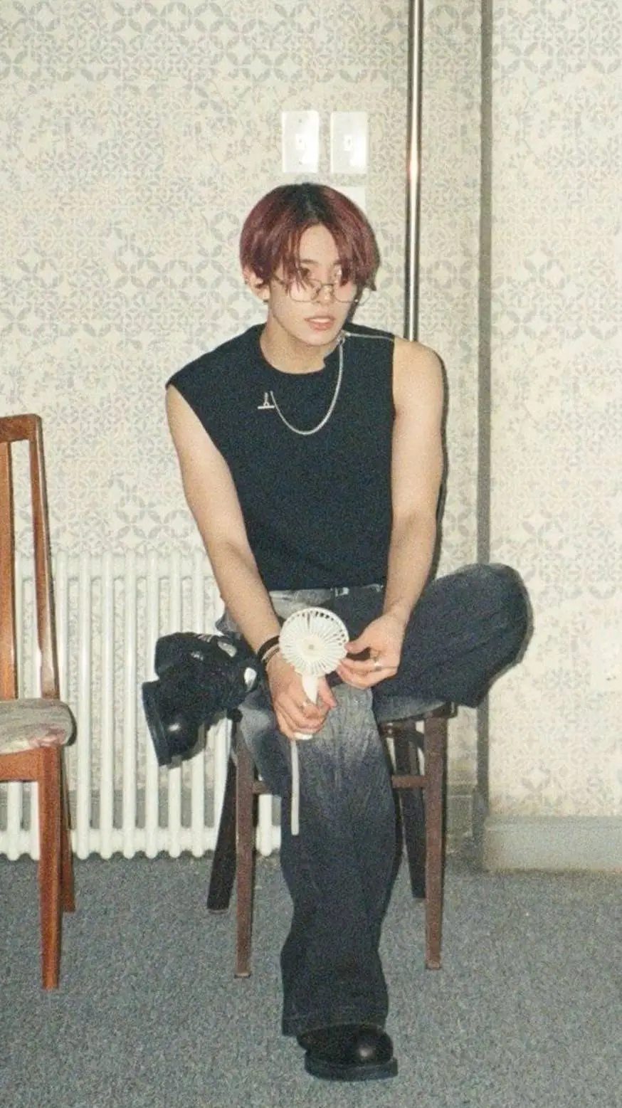 ai character: Heesung  background