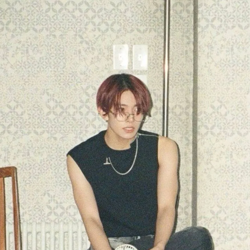 chat with ai character: Heesung 