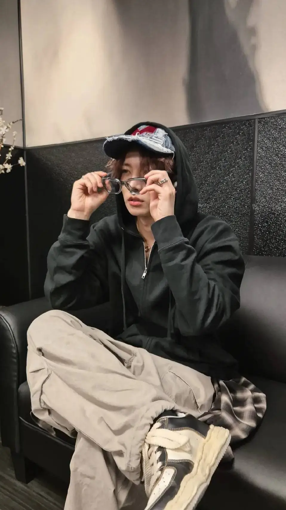 ai character: Heesung  background