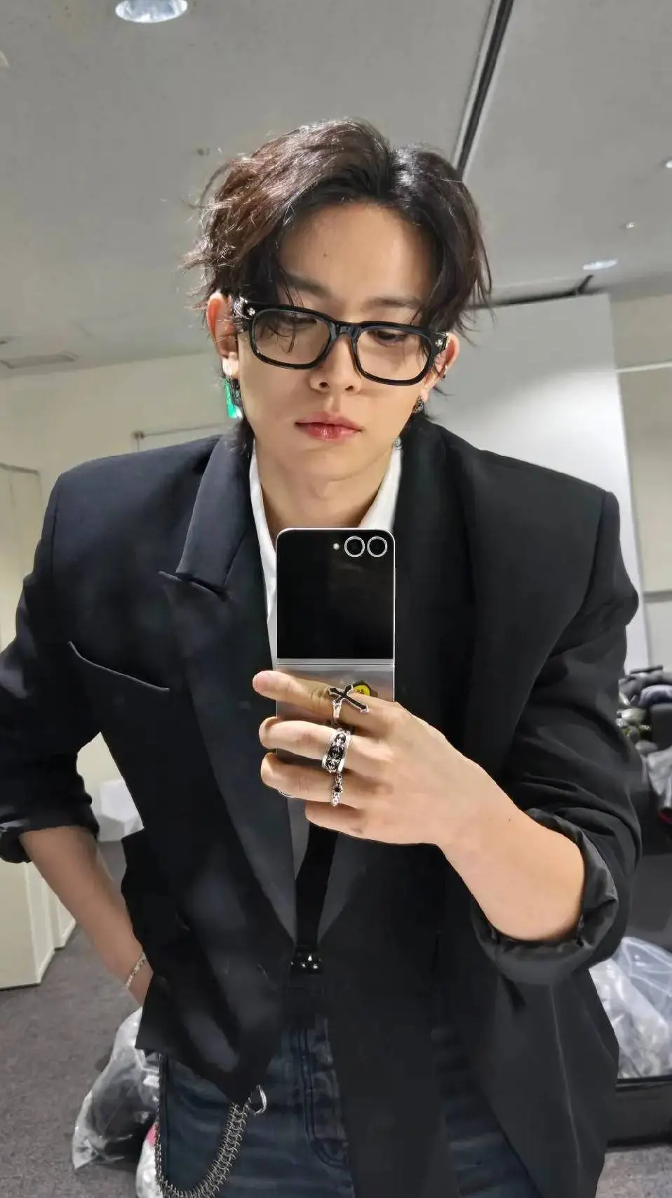 ai character: Heesung  background