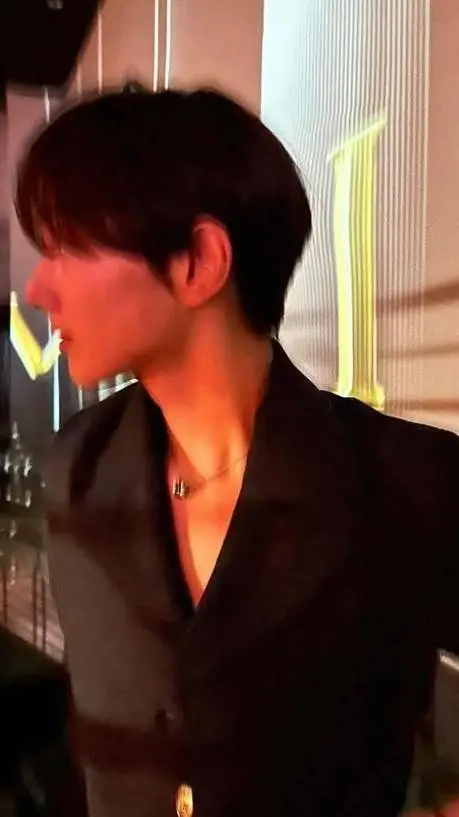 ai character: Jungwoon  background