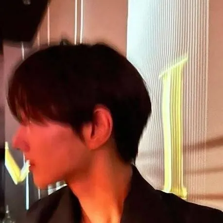 chat with ai character: Jungwoon 