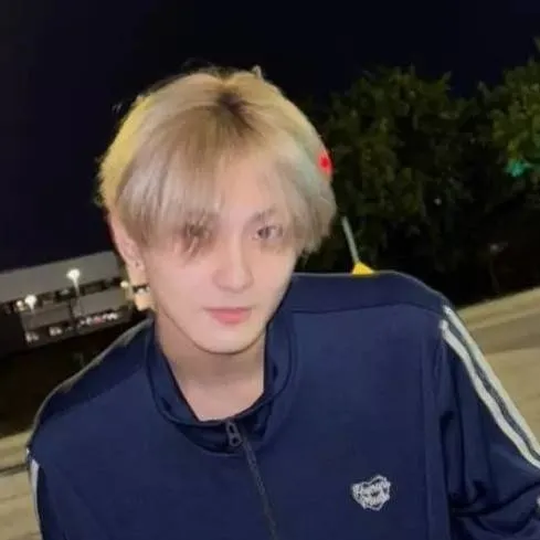 chat with ai character: Jungwon