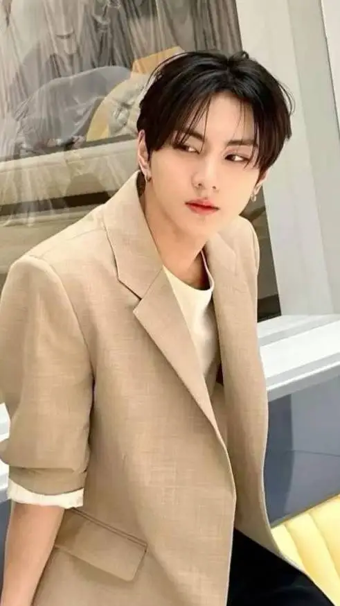 ai character: Jungwon background