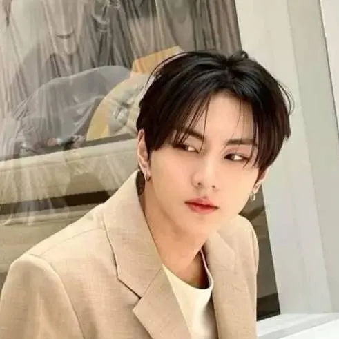 chat with ai character: Jungwon