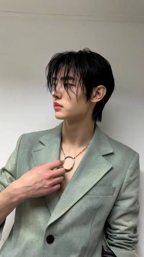 ai character: Sunghoon  background