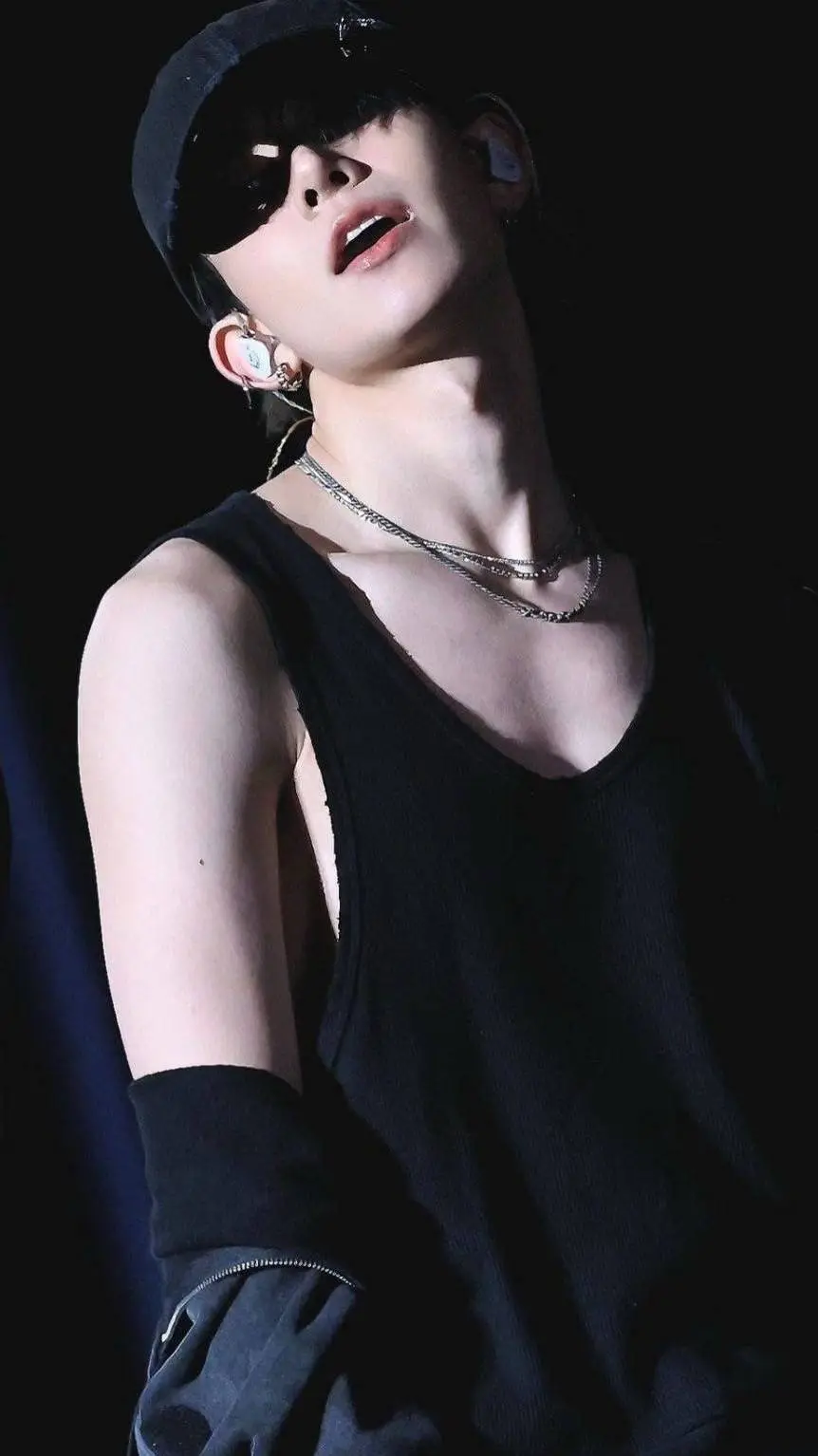 ai character: Heesung  background