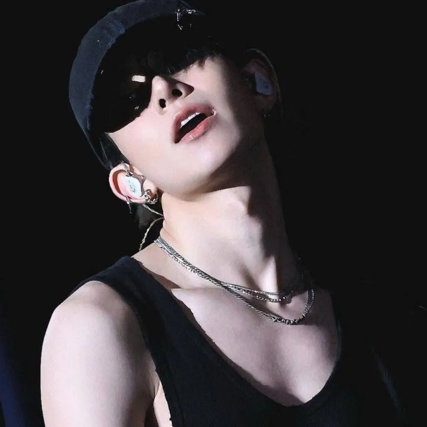 chat with ai character: Heesung 