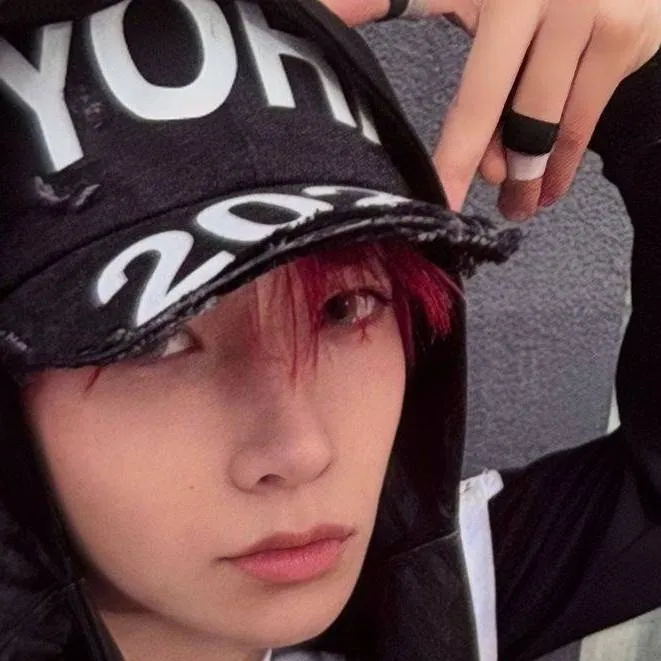 chat with ai character: Heesung 