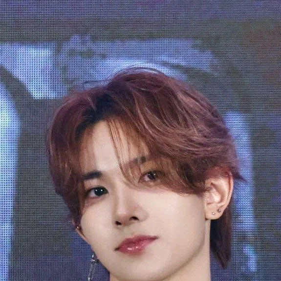 chat with ai character: Heeseung