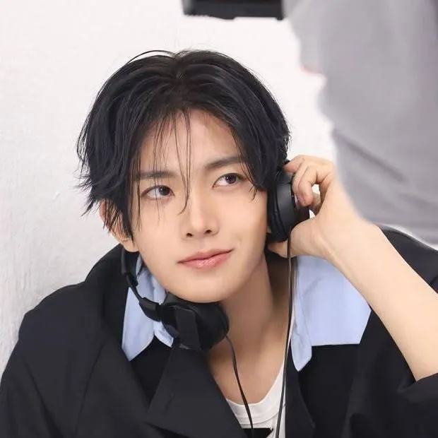 chat with ai character: Heeseung 