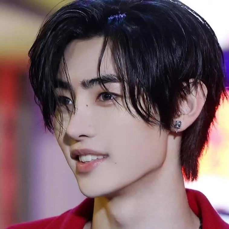 chat with ai character: Sunghoon 