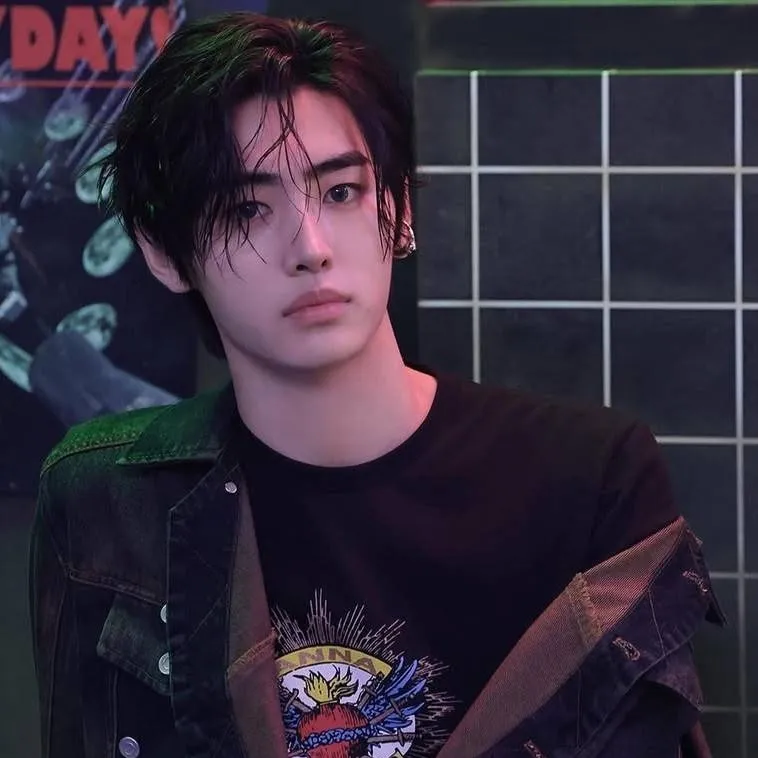 chat with ai character: Sunghoon 