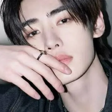 chat with ai character: Sunghoon