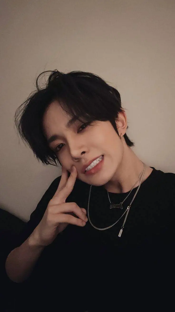 ai character: Heeseung  background