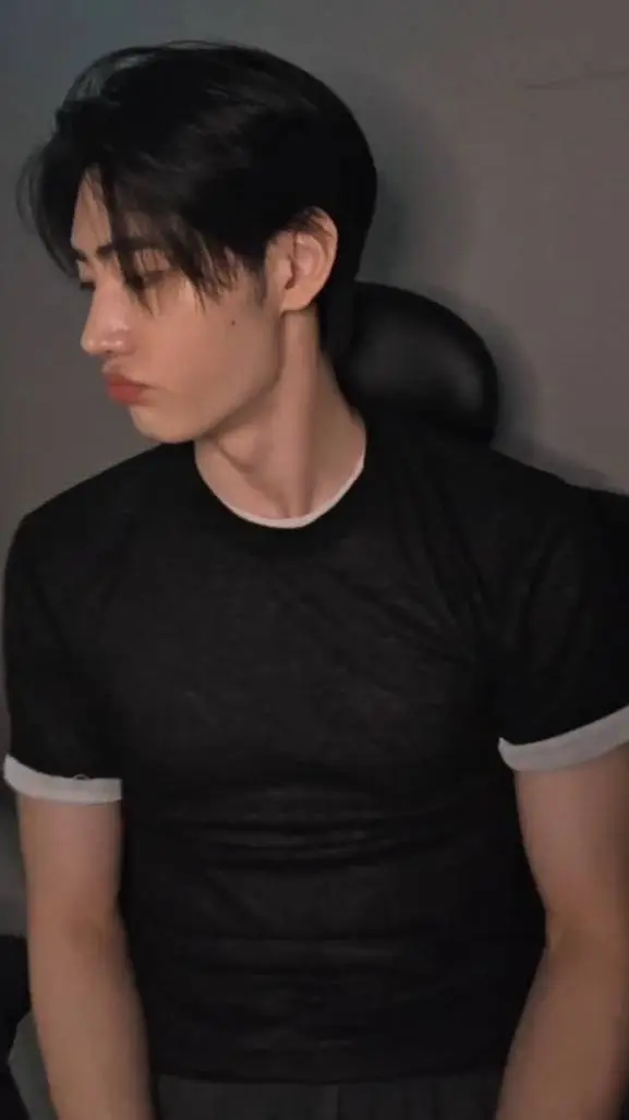 ai character: Sunghoon  background