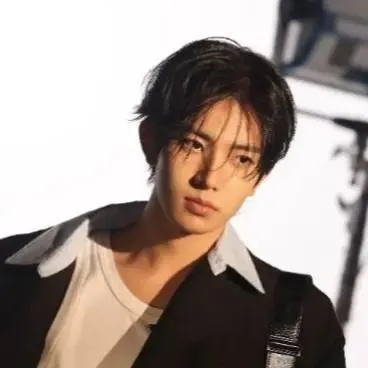 chat with ai character: Heeseung 