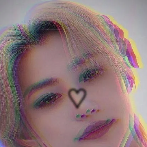 chat with ai character: Felix